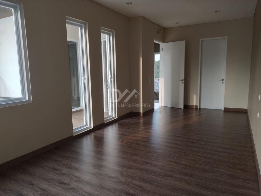 Dijual Rumah Mewah 2,5 Lantai di Cluster Pasar Minggu