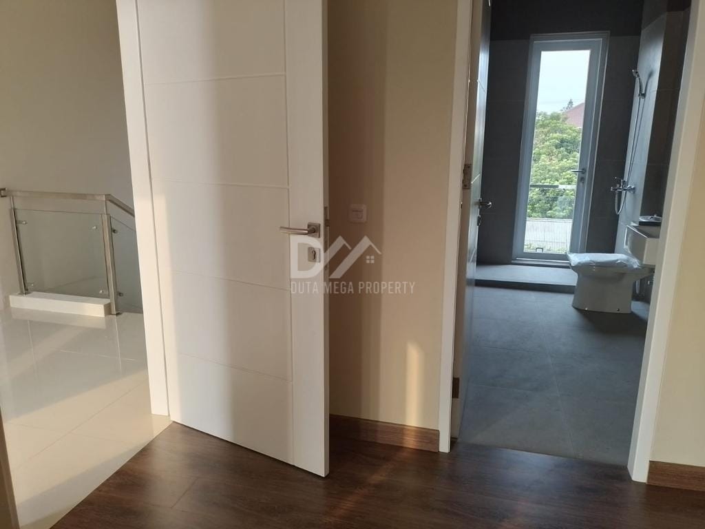 Dijual Rumah Mewah 2,5 Lantai di Cluster Pasar Minggu