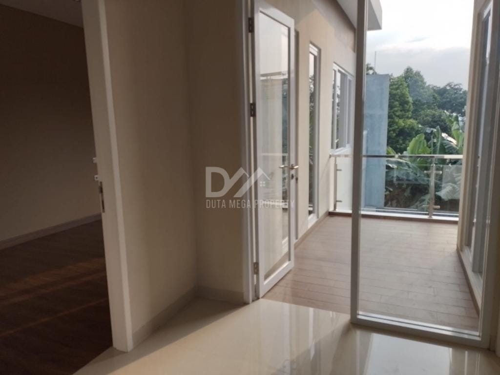 Dijual Rumah Mewah 2,5 Lantai di Cluster Pasar Minggu