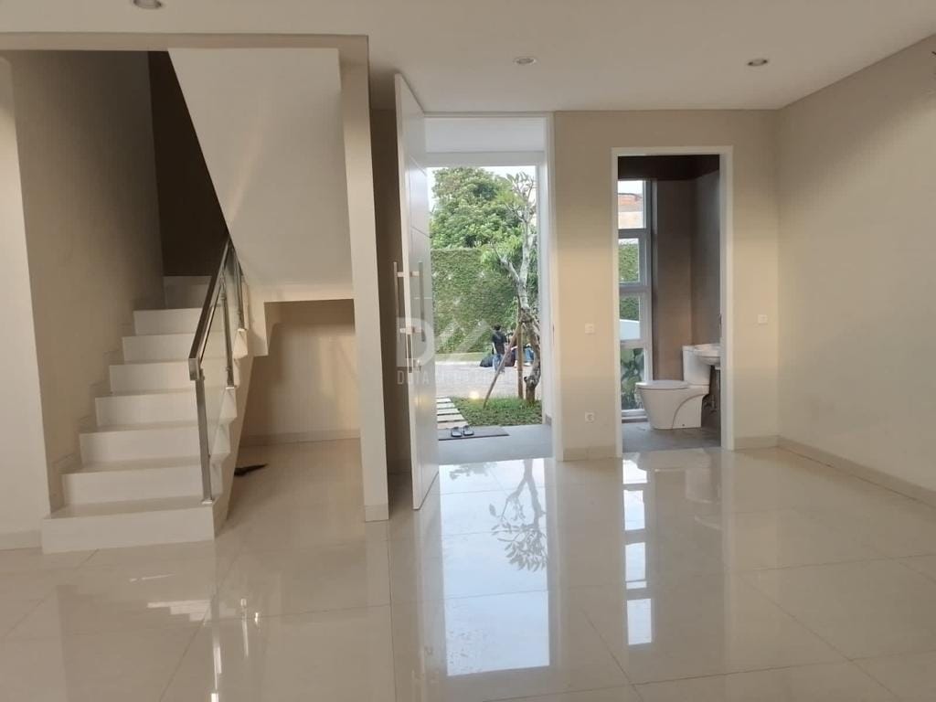 Dijual Rumah Mewah 2,5 Lantai di Cluster Pasar Minggu