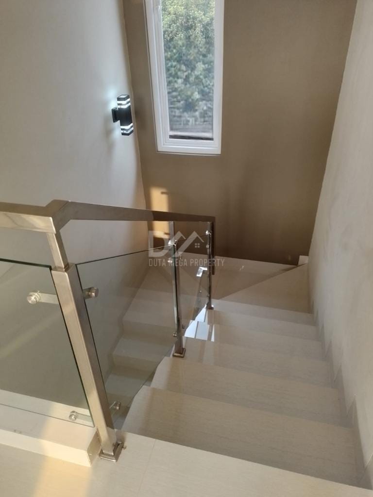 Dijual Rumah Mewah 2,5 Lantai di Cluster Pasar Minggu