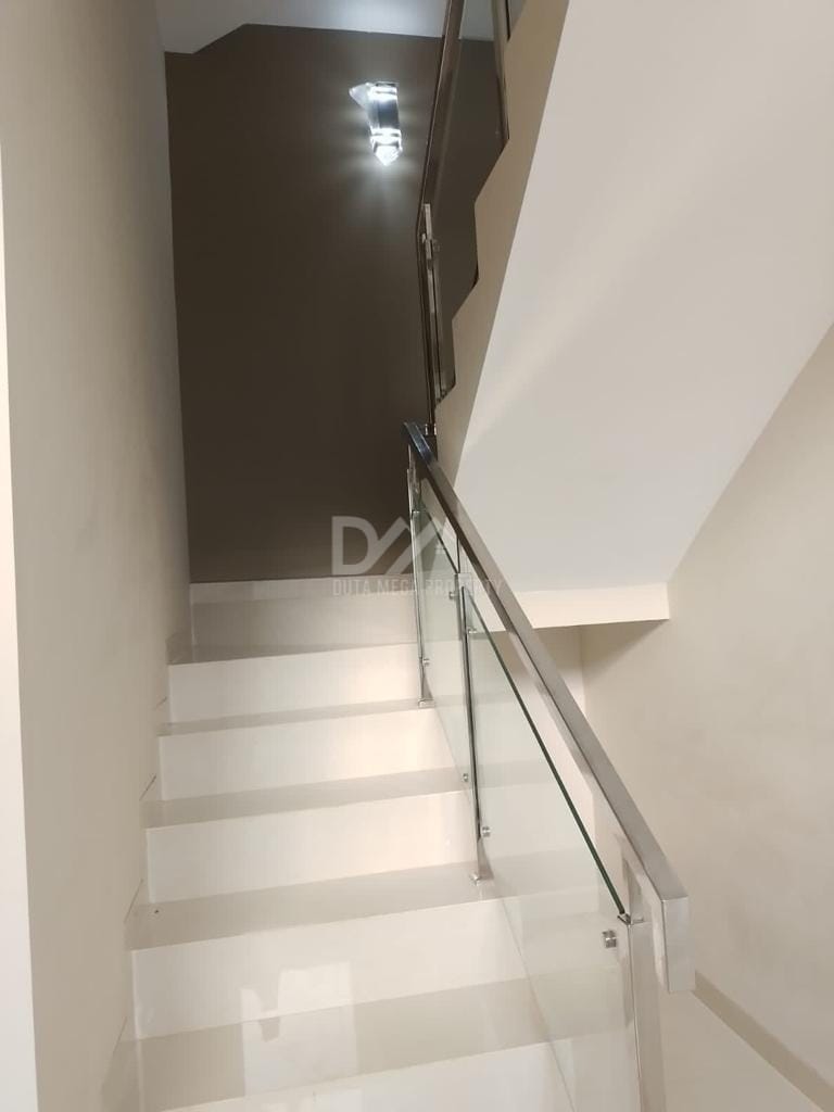 Dijual Rumah Mewah 2,5 Lantai di Cluster Pasar Minggu