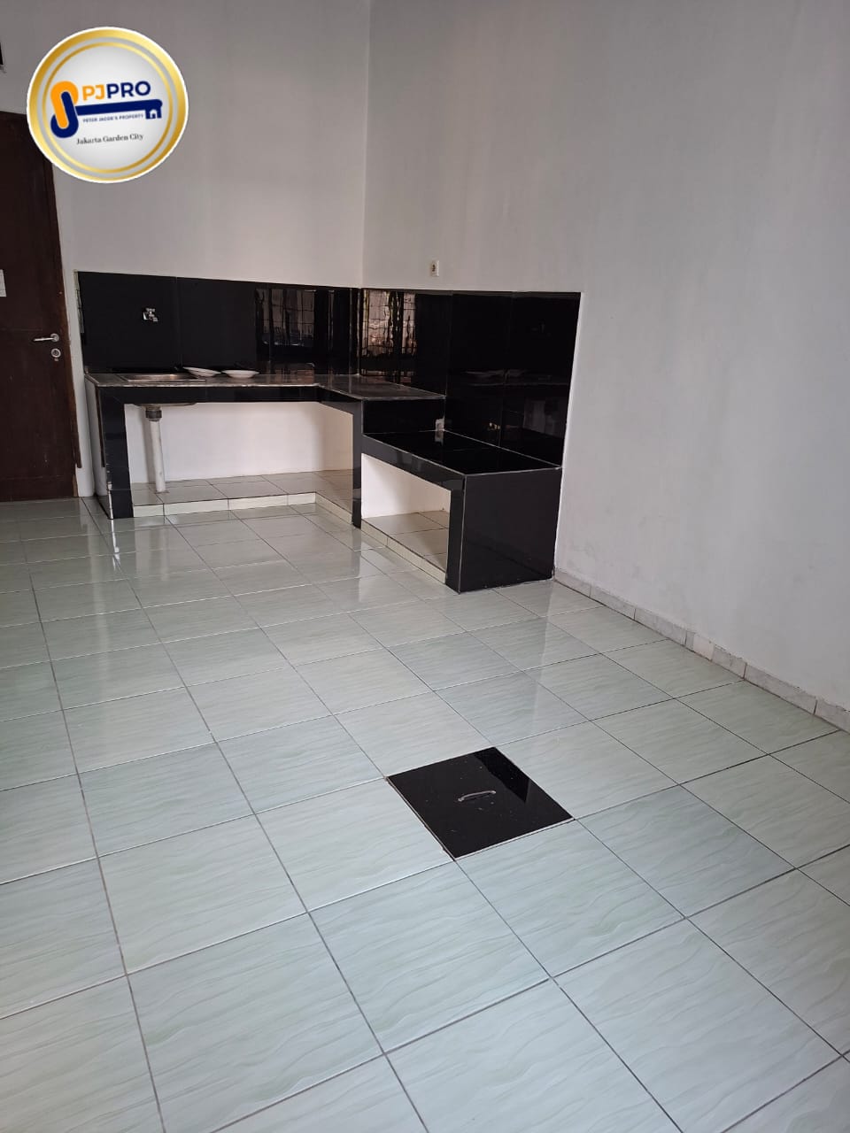 Dijual Rumah Rapih Bersih Area Bebas Banjir di Boulevard Hijau