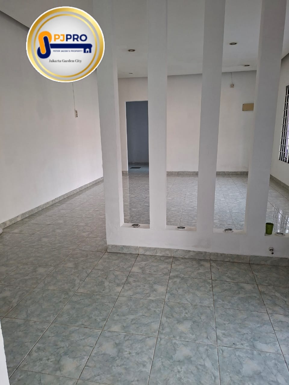 Dijual Rumah Rapih Bersih Area Bebas Banjir di Boulevard Hijau