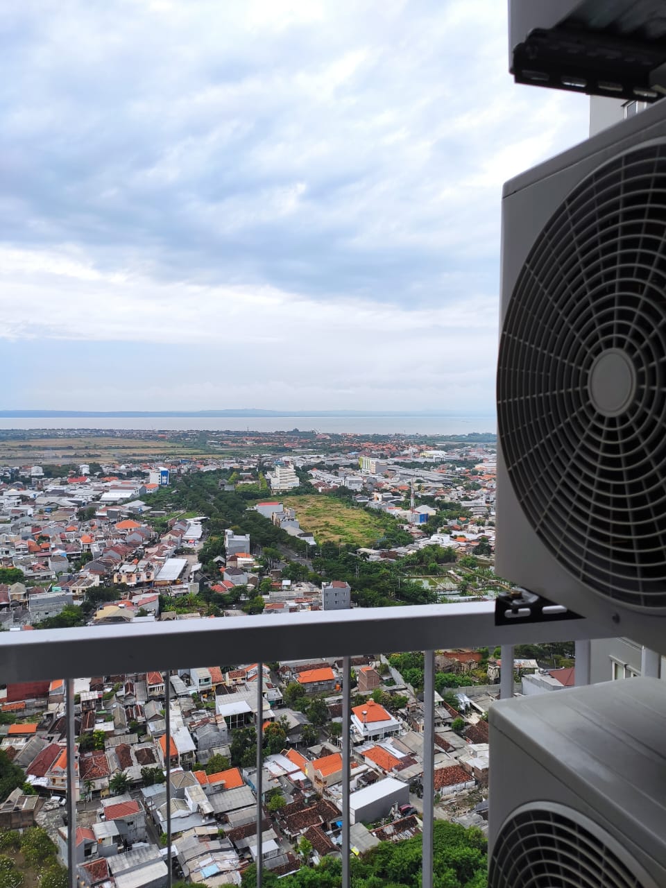 Sewa Unit Apartemen Terawat 2BR di Puncak Dharmahusada Surabaya.