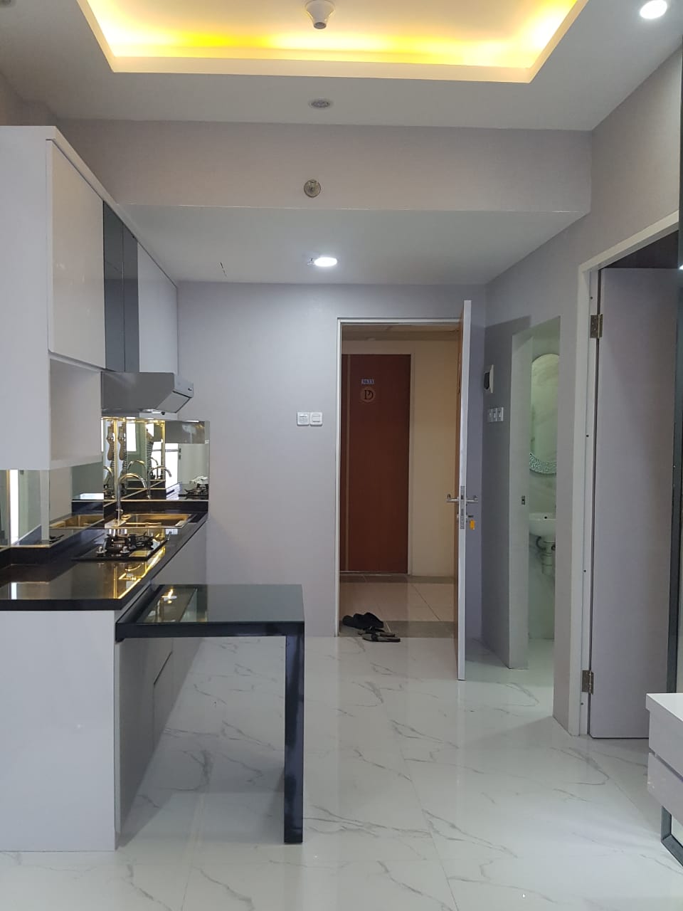 Sewa Unit Apartemen Terawat 2BR di Puncak Dharmahusada Surabaya.