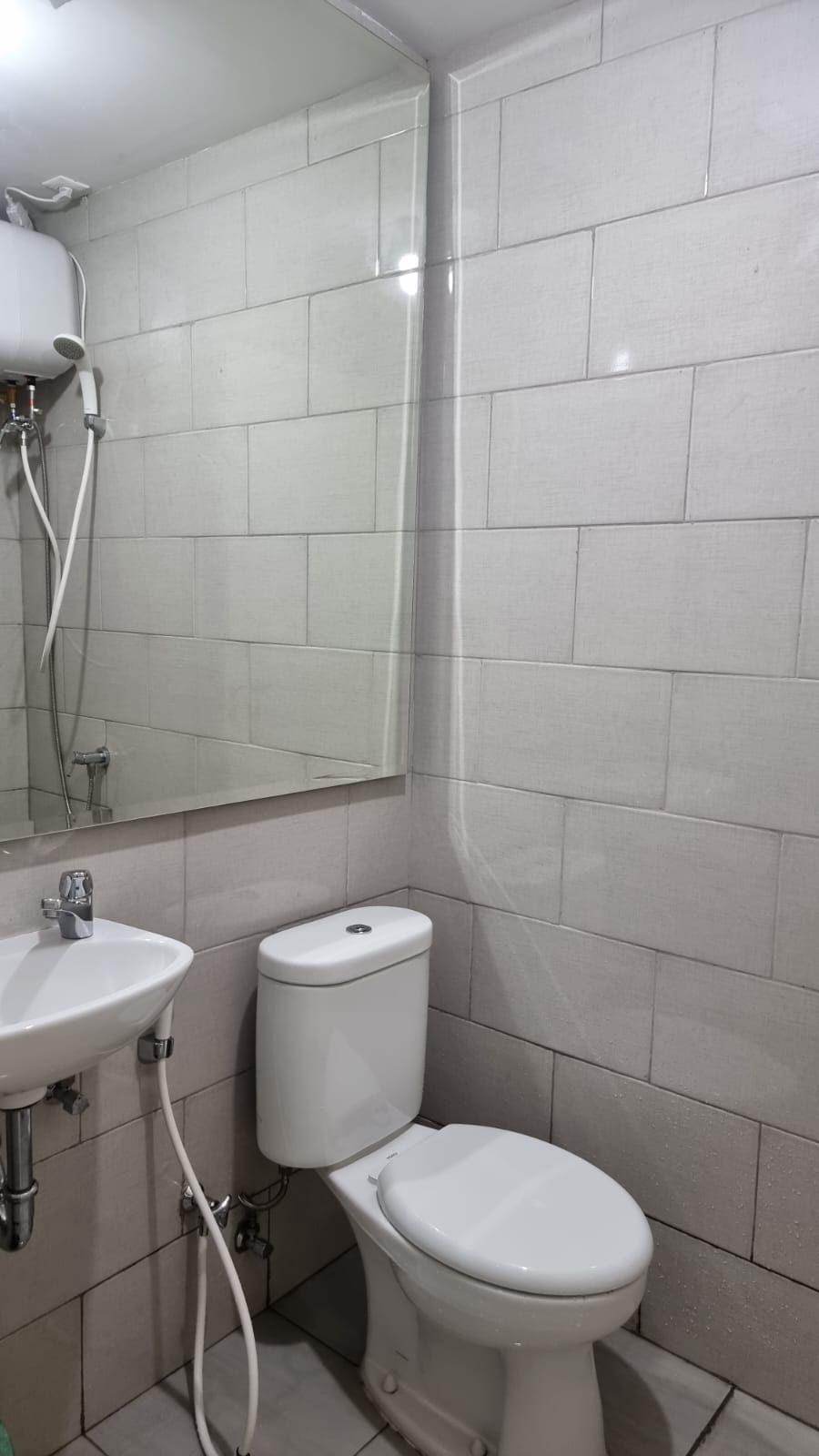 Sewa Unit Apartemen Pakuwon Mall, Studio Lt.12 di Tower Benson