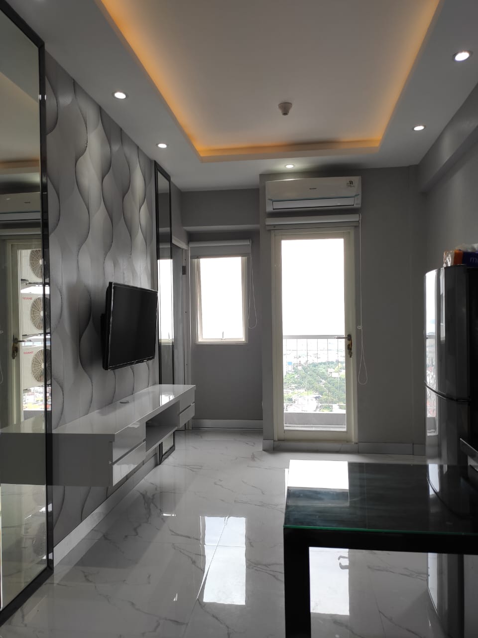Sewa Unit Apartemen Terawat 2BR di Puncak Dharmahusada Surabaya.