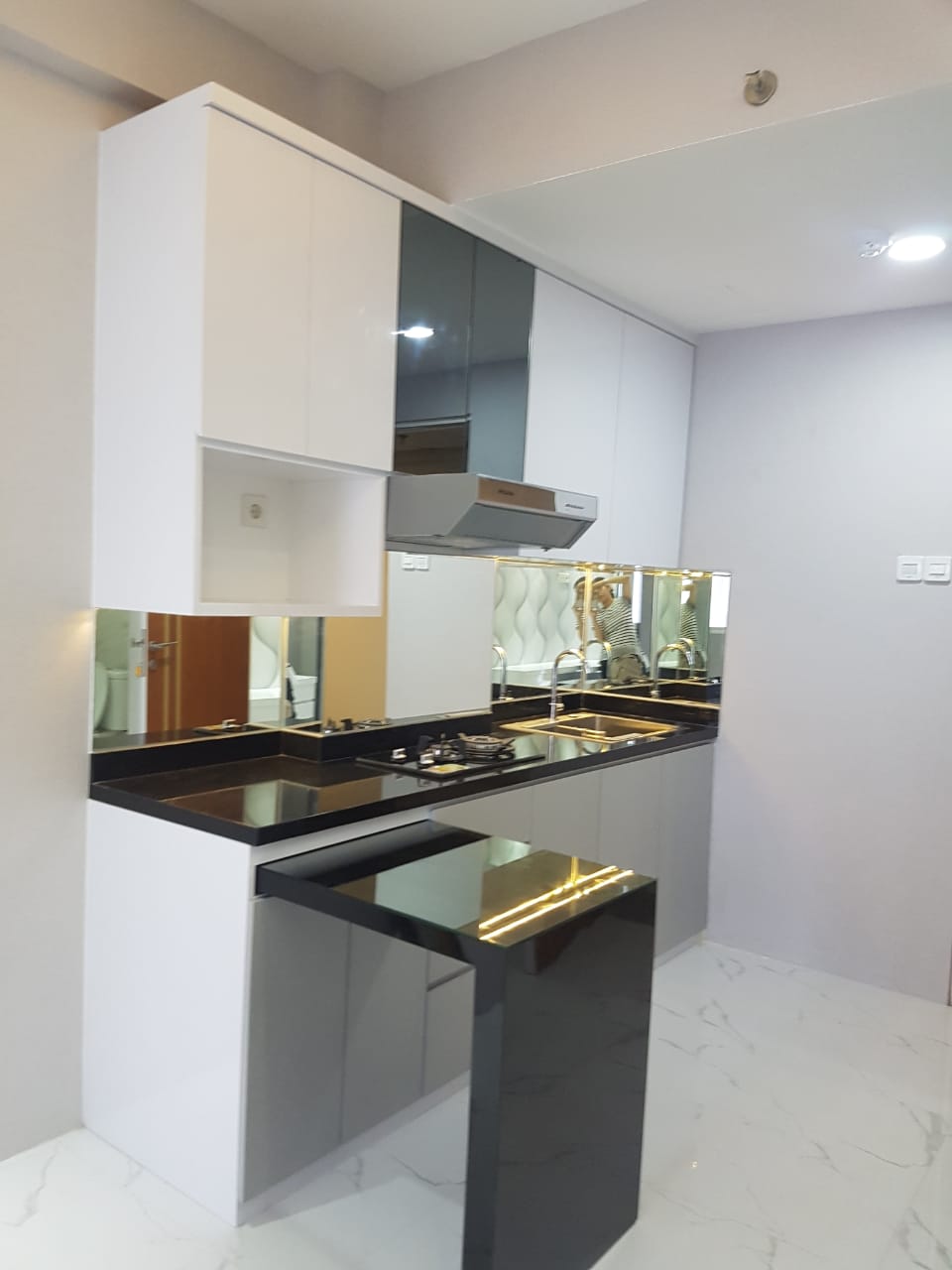 Sewa Unit Apartemen Terawat 2BR di Puncak Dharmahusada Surabaya.