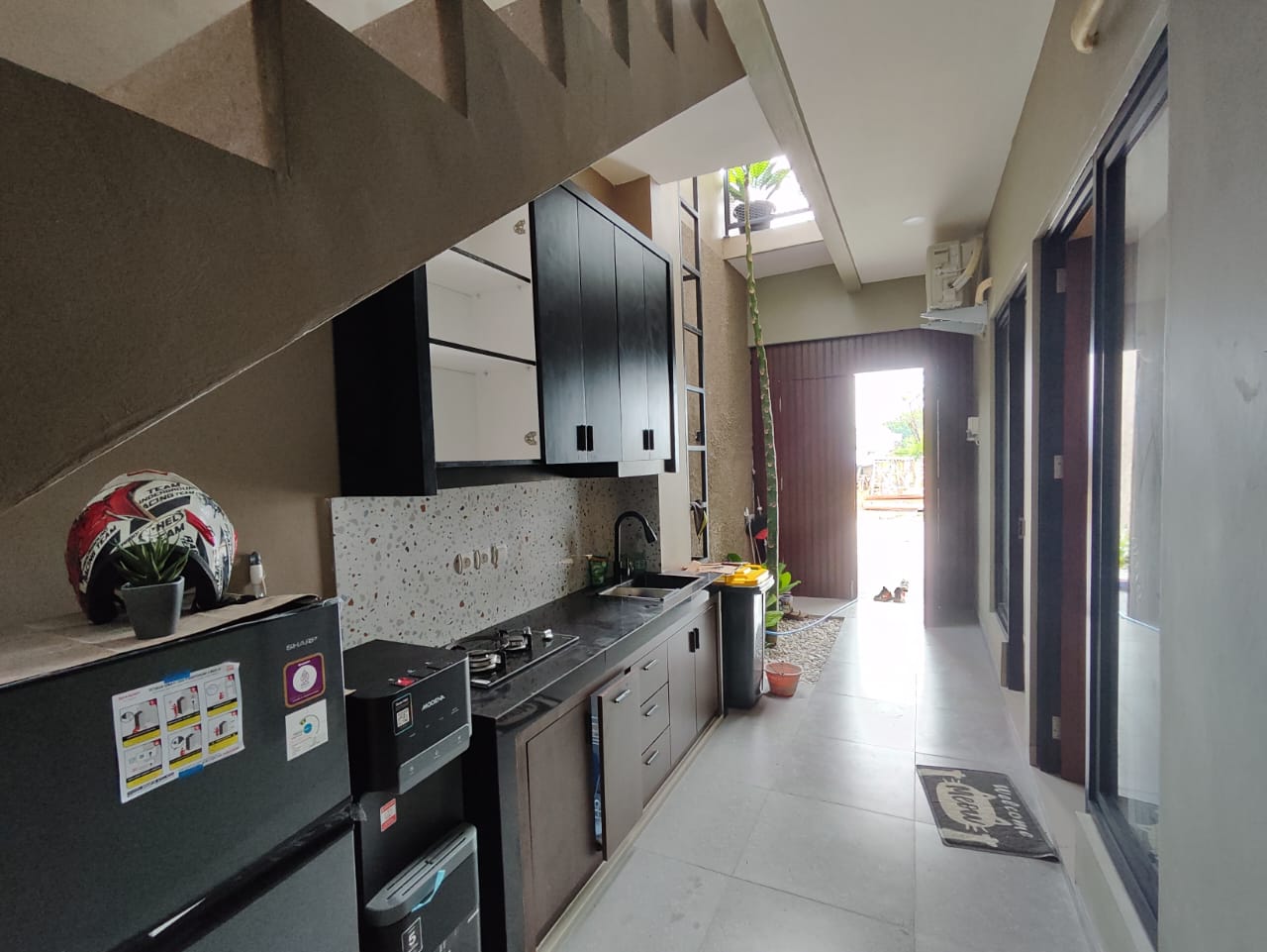 TERMURAH!! DIJUAL KOST EKSKLUSIF 2 LANTAI FULL FURNISH HANYA 1 M