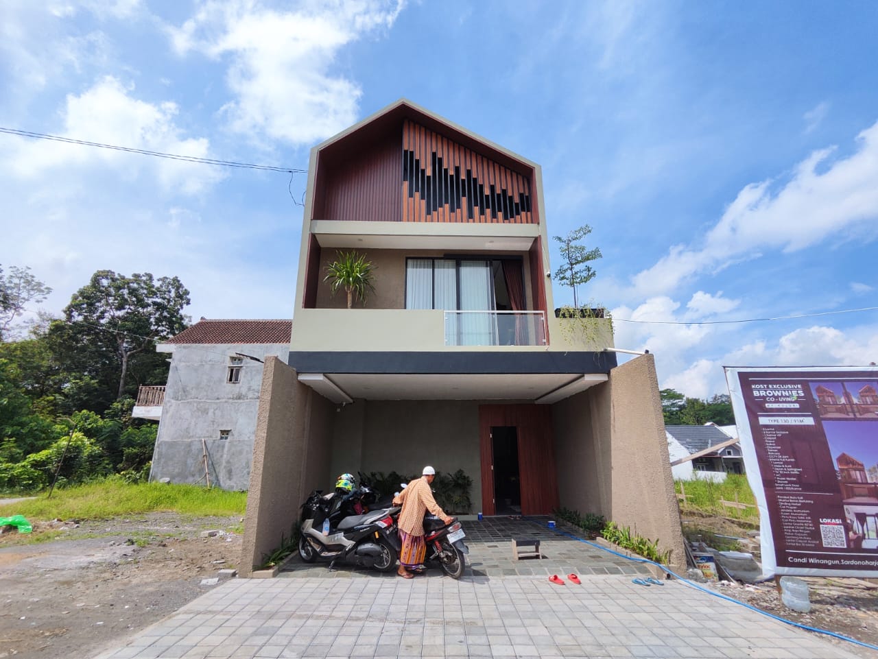 TERMURAH!! DIJUAL KOST EKSKLUSIF 2 LANTAI FULL FURNISH HANYA 1 M