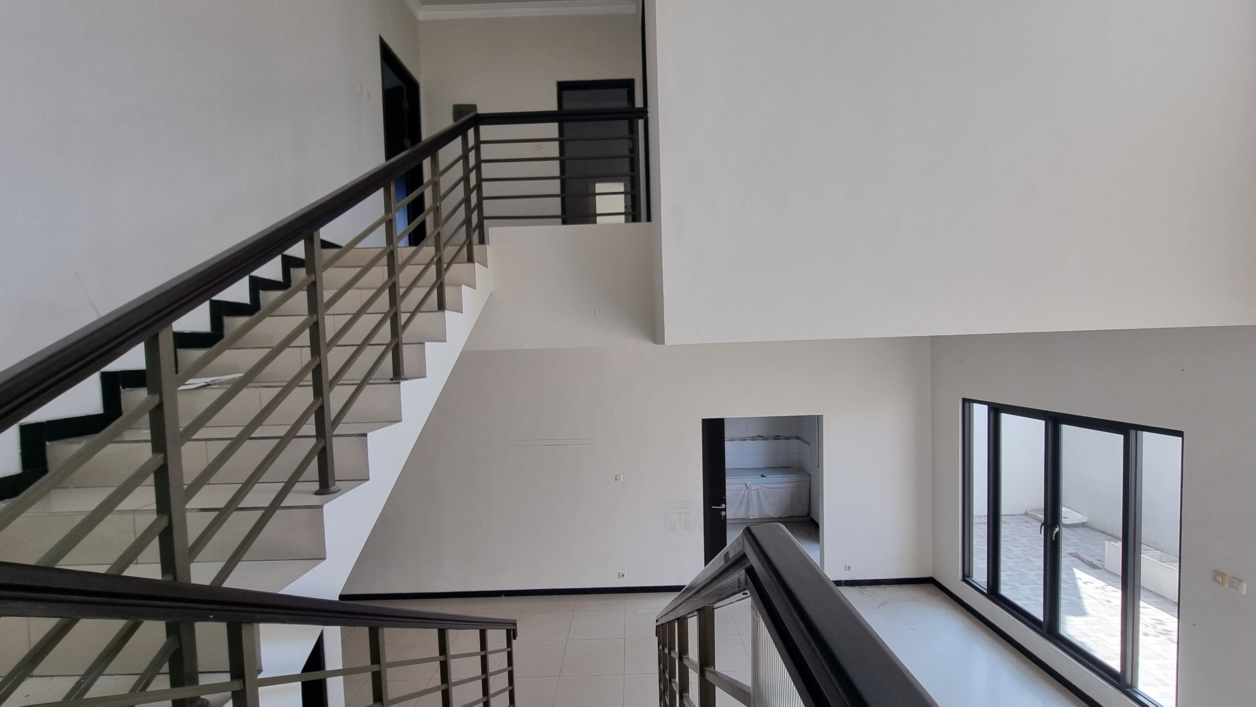 DiSewaKan Rumah Apik, Siap Huni Royal Residence, Kensington, Wiy