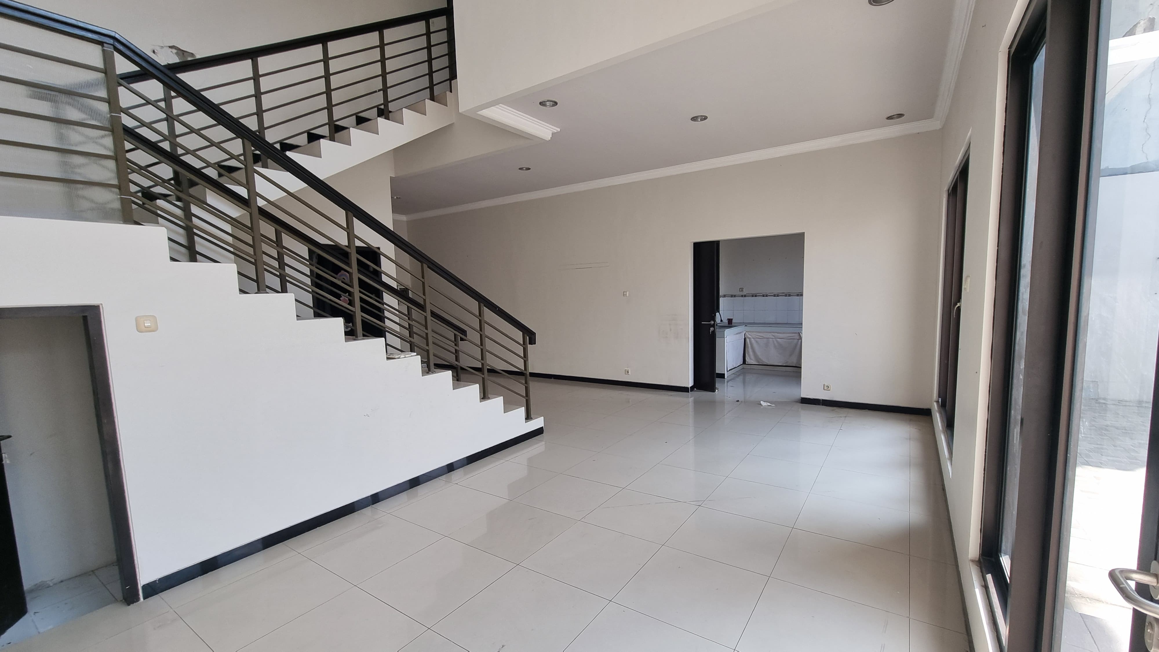 DiSewaKan Rumah Apik, Siap Huni Royal Residence, Kensington, Wiy