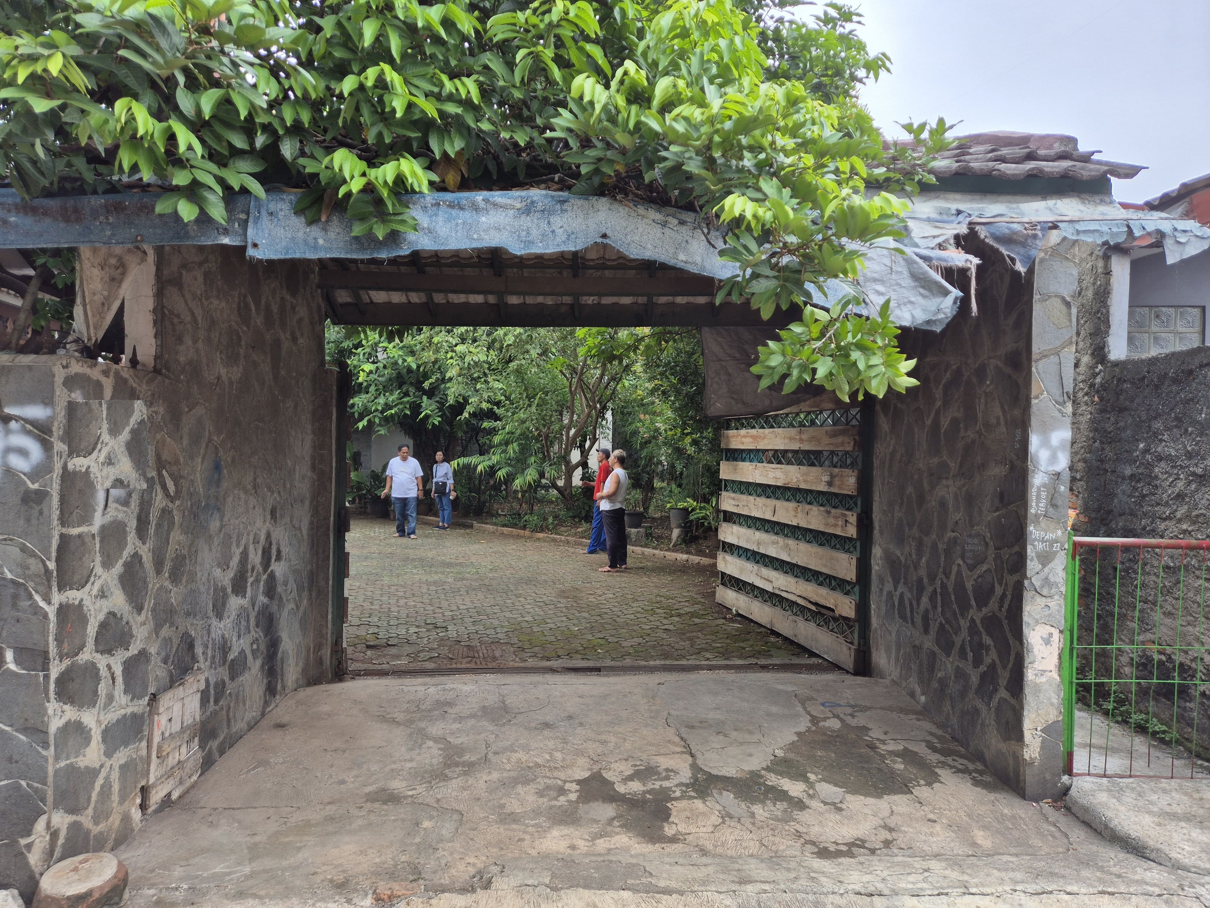 Disewakan 2 unit rumah komplek terbuka di Duren Sawit, Jakarta