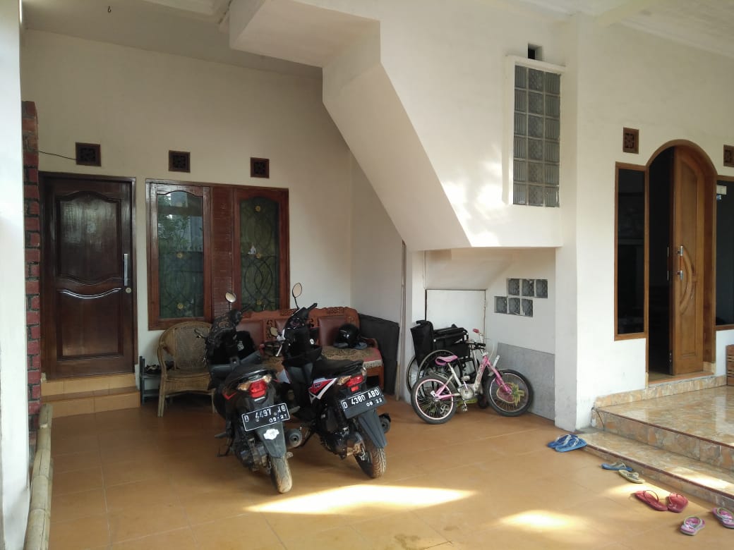 DIJUAL CEPAT – RUMAH HOOK STRATEGIS 3 LANTAI di PADALARANG