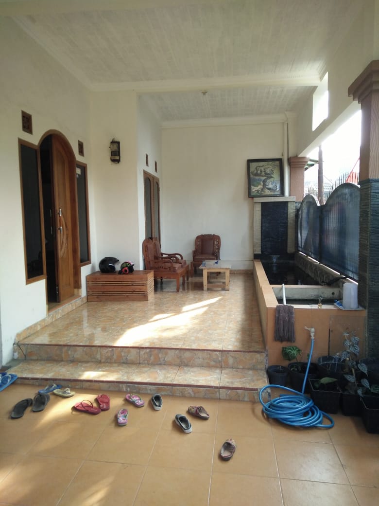 DIJUAL CEPAT – RUMAH HOOK STRATEGIS 3 LANTAI di PADALARANG