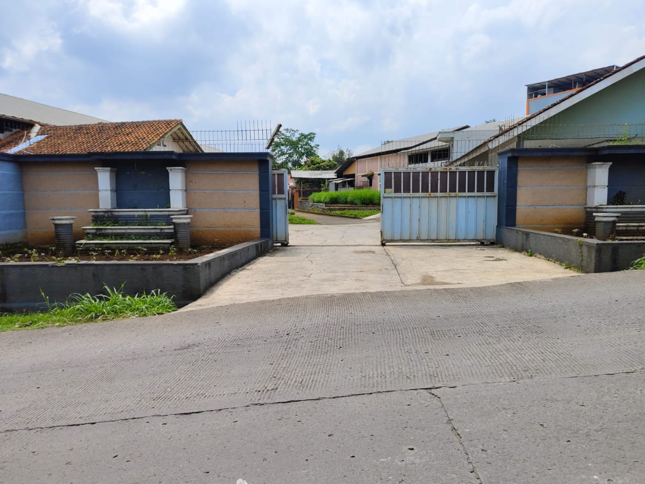 DIJUAL – PABRIK SARUNG AKTIF PRODUKSI di IBUN, MAJALAYA