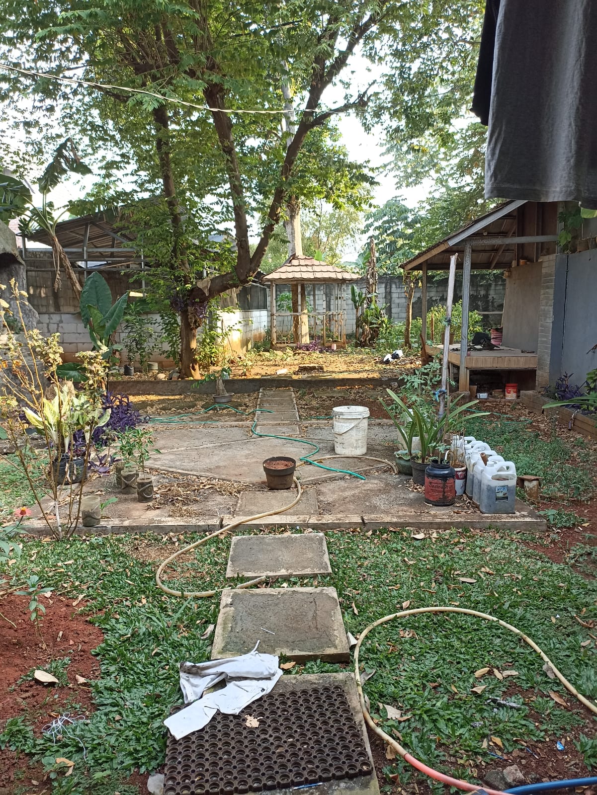 Dijual rumah dan tanah luas area hunian di Jati Murni Bekasi