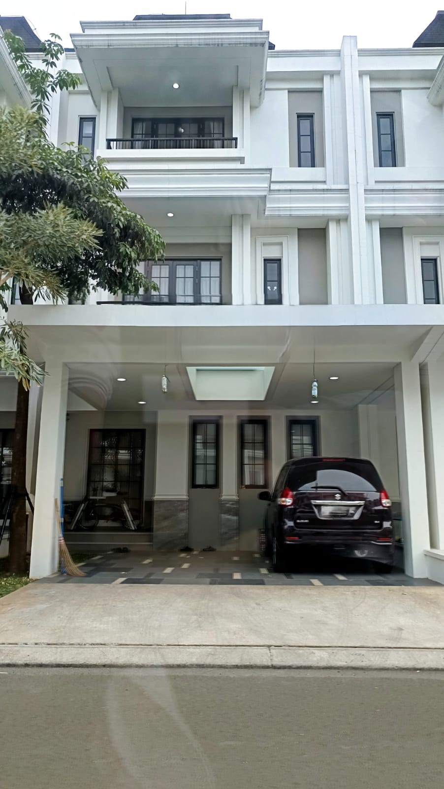 Dijual rumah baru di Alam Sutera, Panunggangan Timur, Pinang