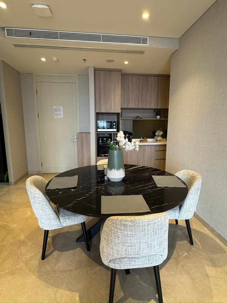 Dijual Cepat Apartemen Izzara 2BR Full Furnished – Lantai 21, Vi