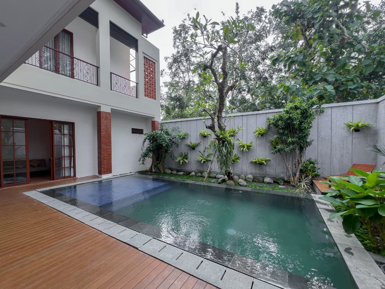 Villa Mewah Full Furnished dengan Kolam Renang di Gamping Sleman
