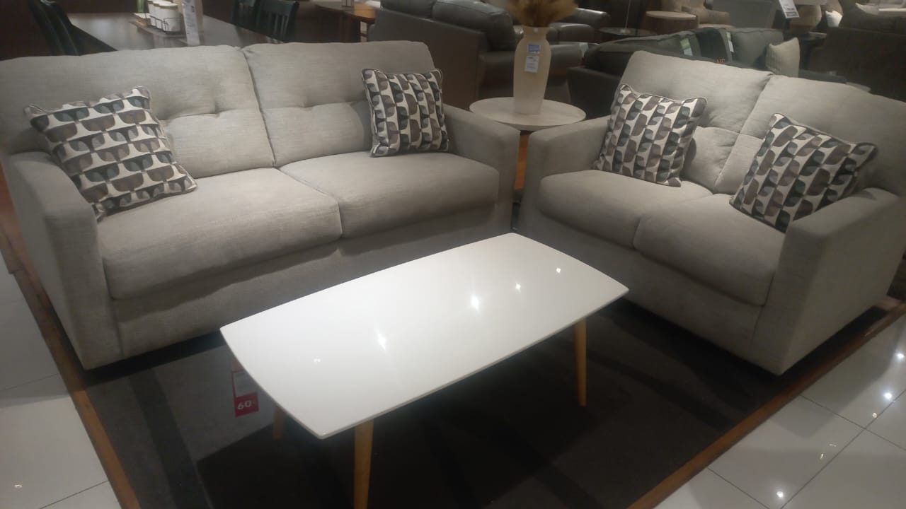 Disewakan rumah town house plus swiming pool Cilandak Barat