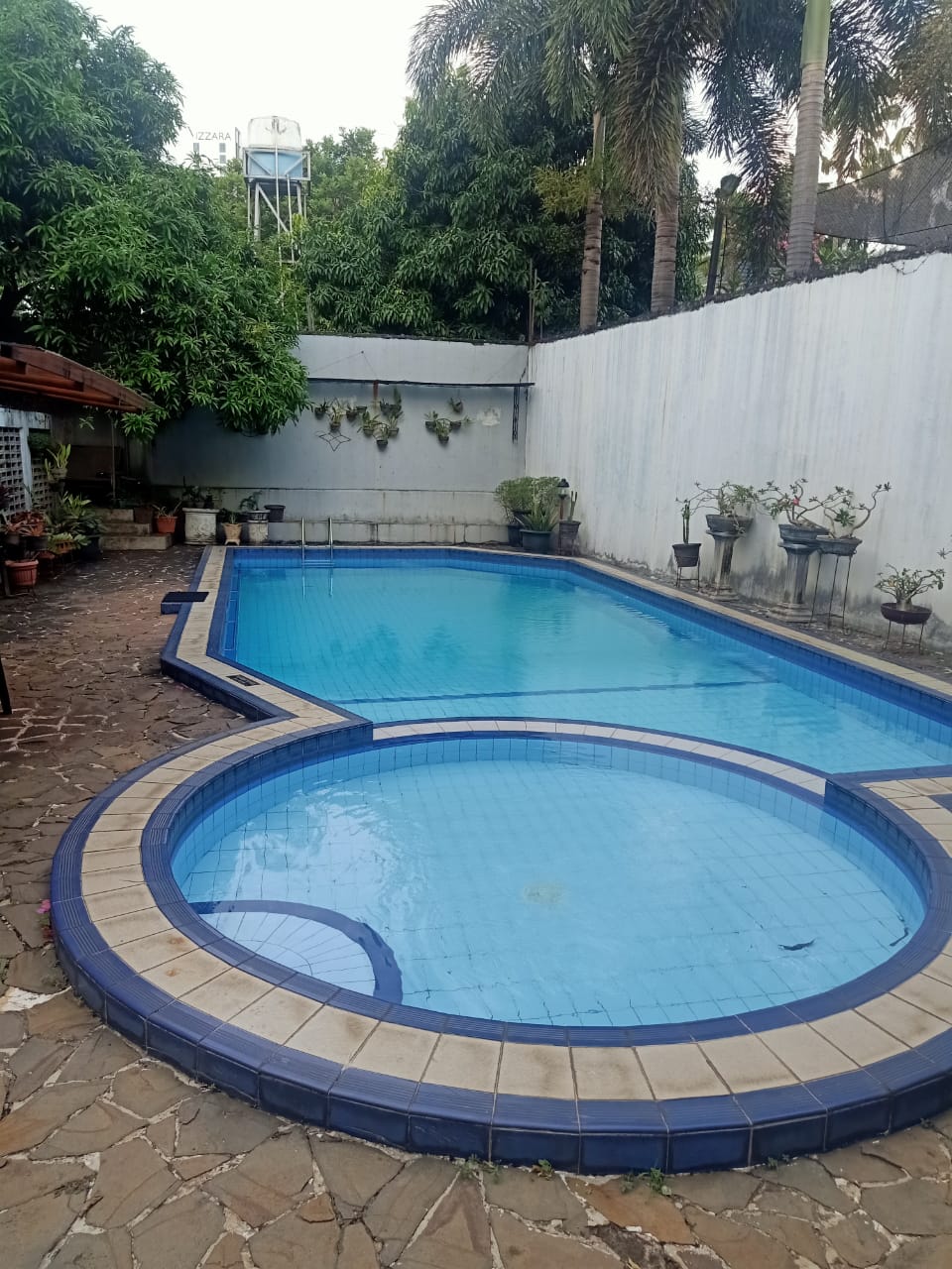 Disewakan rumah town house plus swiming pool Cilandak Barat