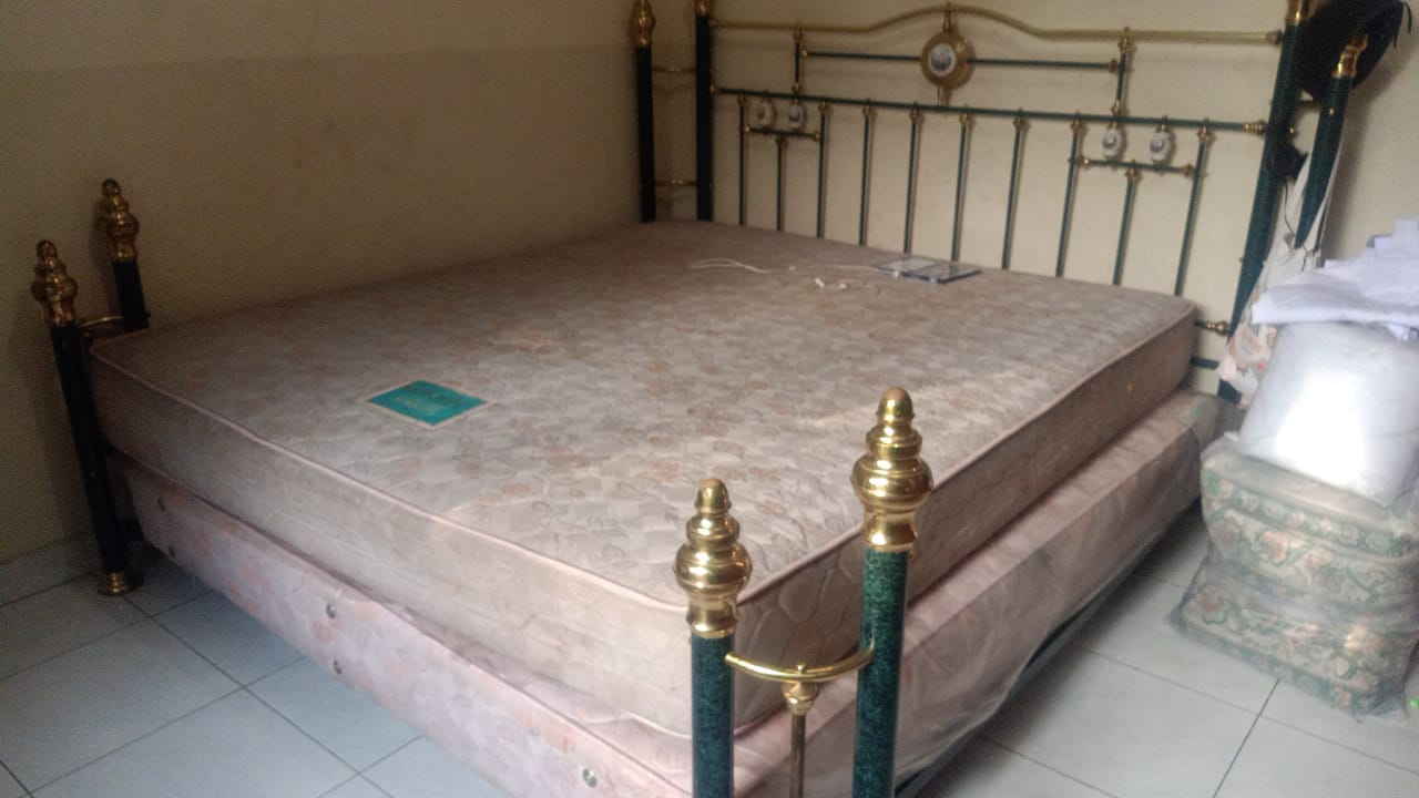 Disewakan rumah town house plus swiming pool Cilandak Barat