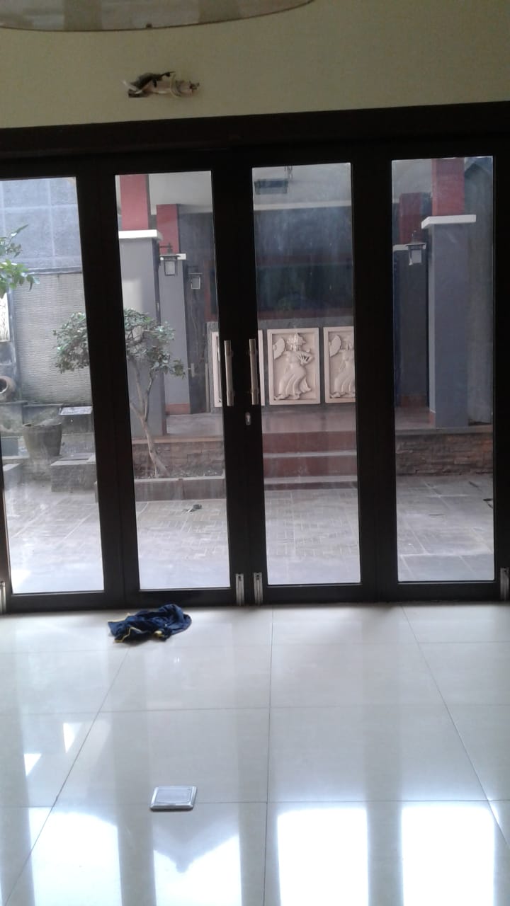 Dijual rumah komplek Taman Himalaya Karawaci  Kelapa Dua