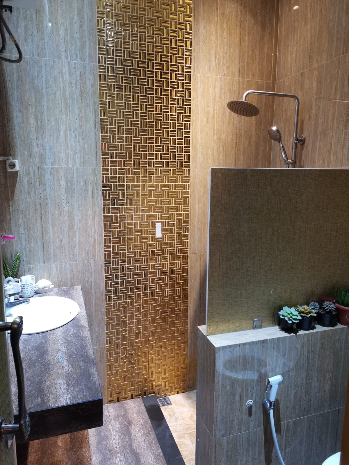 Dijual rumah hoek di komplek walikota Sukapura, Cilincing