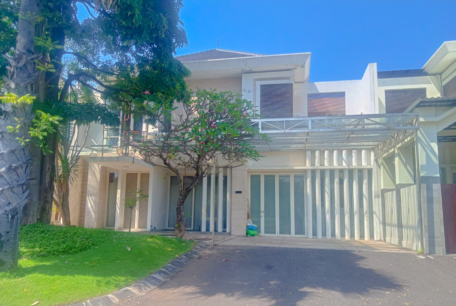 Disewakan Rumah Raya Boulevard PALM BEACH Pakuwon City Surabaya