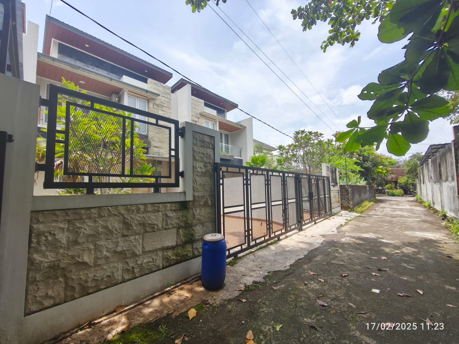 Rumah Siap Huni 2 Lantai dekat Pasar Rejodani