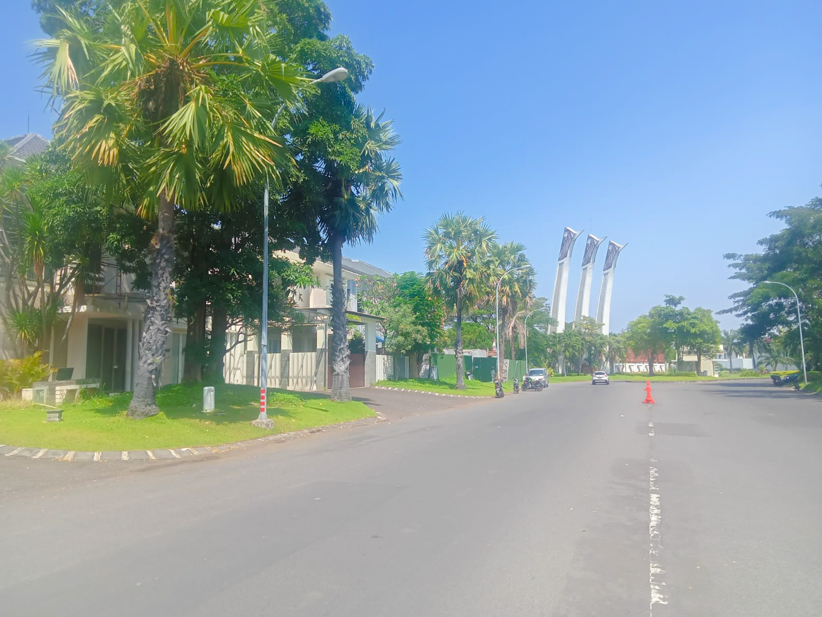 Disewakan Rumah Raya Boulevard PALM BEACH Pakuwon City Surabaya