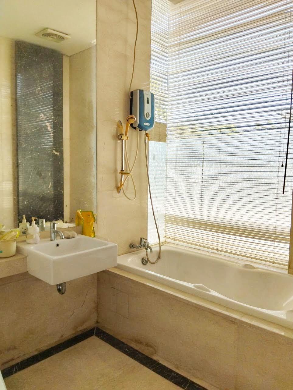 Disewakan Rumah Raya Boulevard PALM BEACH Pakuwon City Surabaya