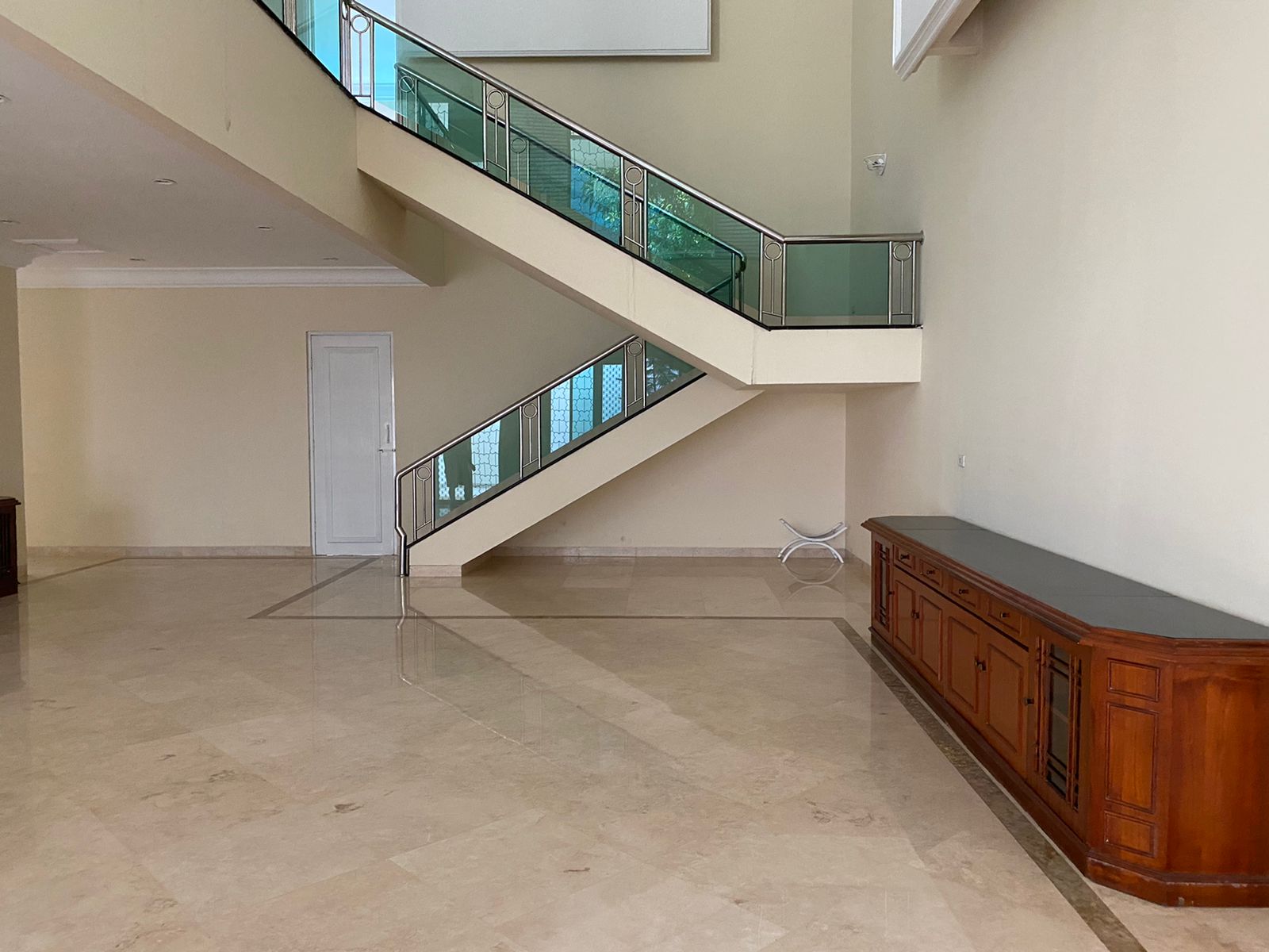 Disewakan rumah mewah di Sunter Agung Podomoro, Sunter Agung