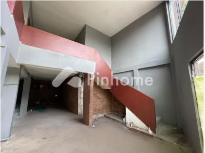 Disewakan ruko gandeng 2 Lantai, Pinggir Jalan di Tanjung Barat