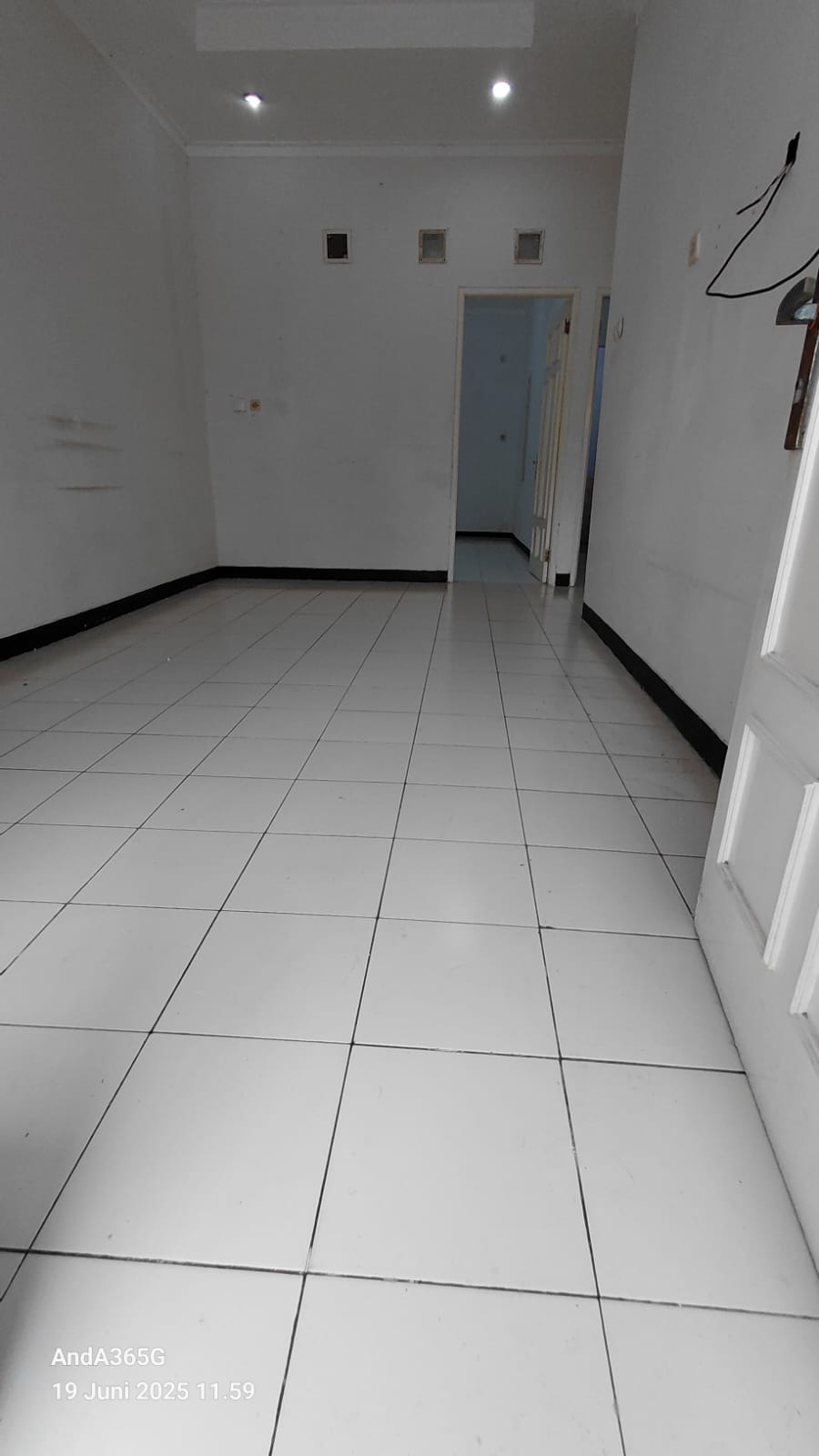 Disewa rumah tinggal dengan area bebas banjir di Harapan Indah 1