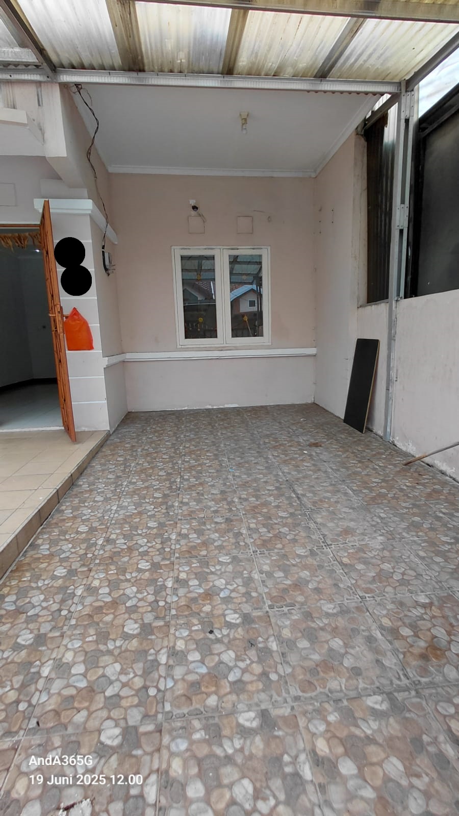 Disewa rumah tinggal dengan area bebas banjir di Harapan Indah 1