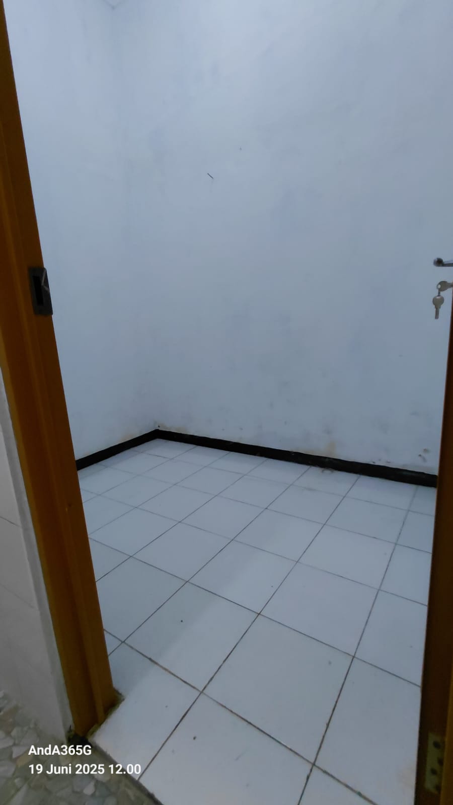 Disewa rumah tinggal dengan area bebas banjir di Harapan Indah 1