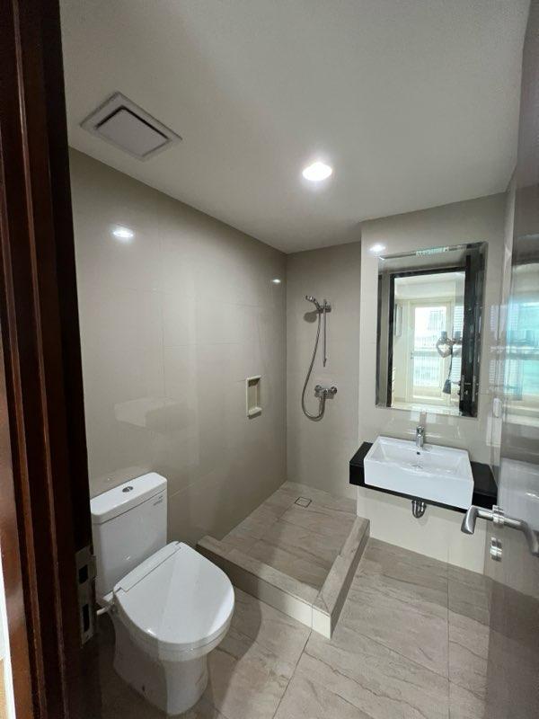 Disewa apartemen The Kensington Royal Suites 1BR furnished