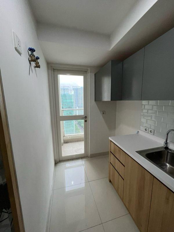 Disewa apartemen The Kensington Royal Suites 1BR furnished