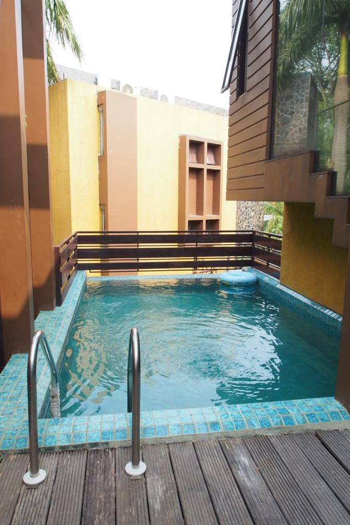 Sewa Town house B U dengan swimming pool di Kemang