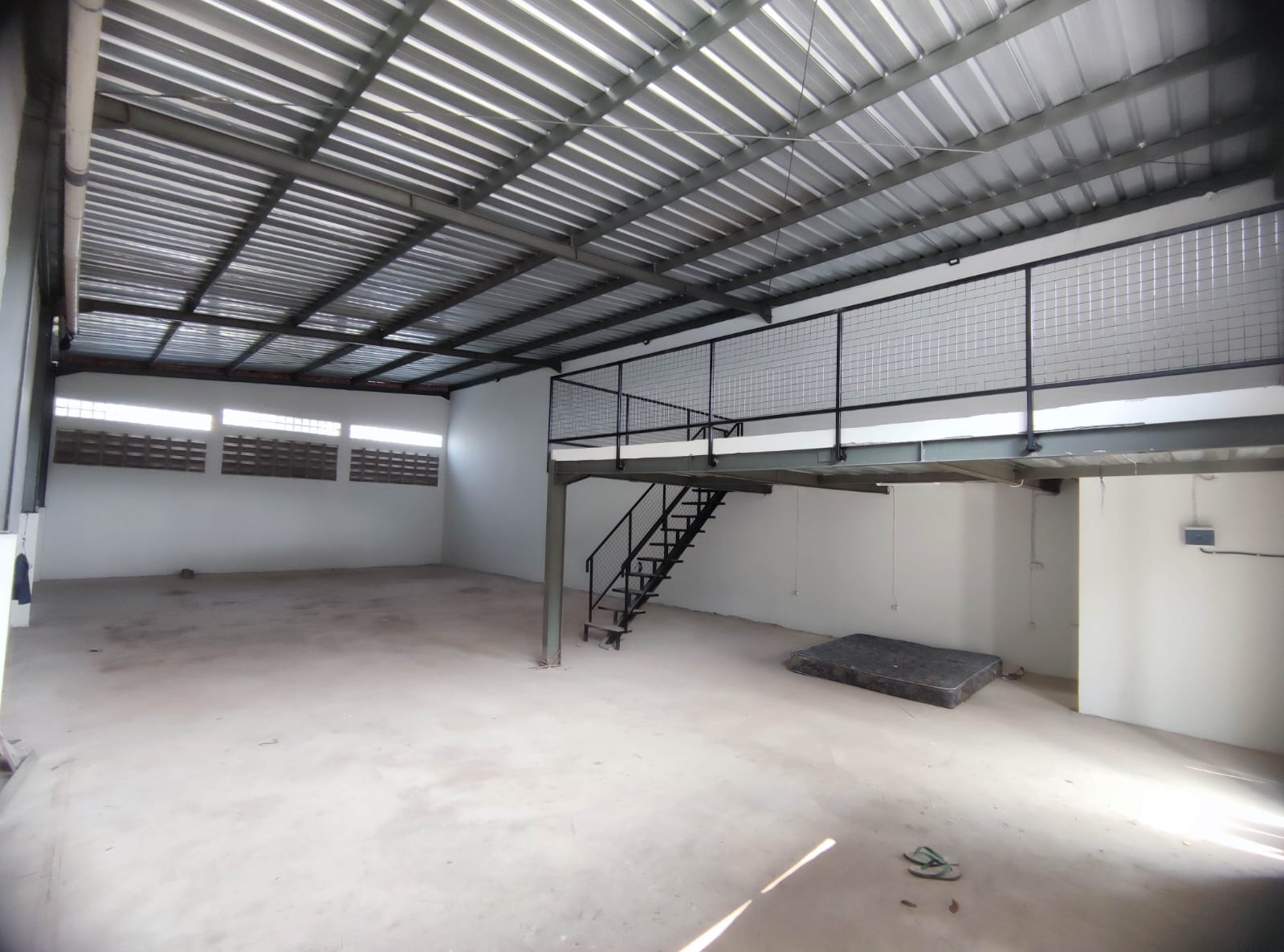 Disewa gudang gandeng 2unit lokasi Harapan Indah 1