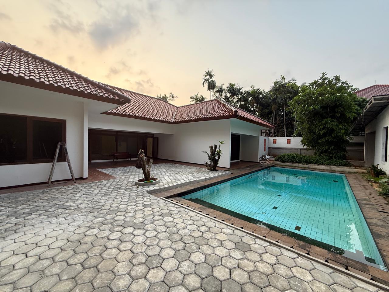 Sewa Rumah tinggal asri siap huni area Ampera-Kemang, Cilandak