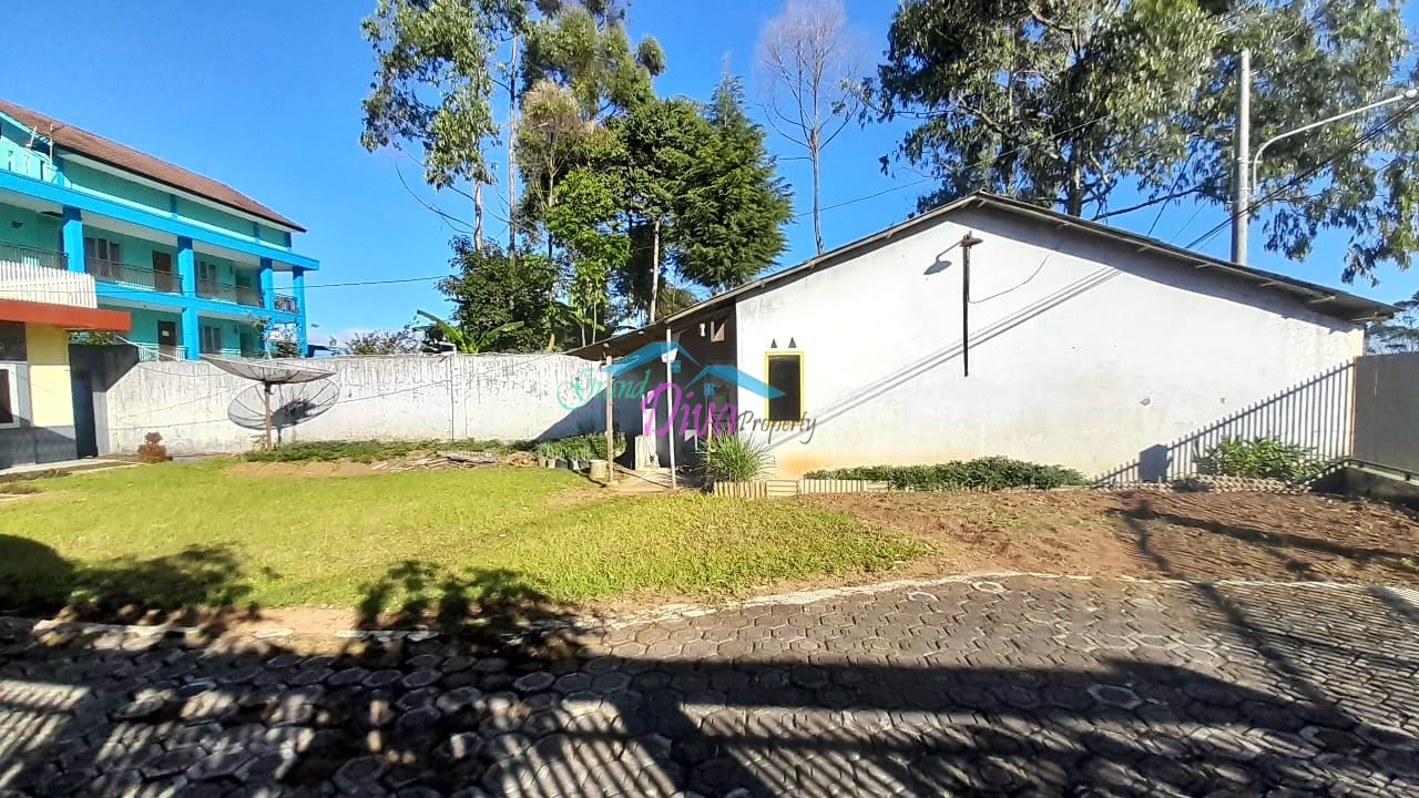 RUMAH SEMI VILLA 8 KAMAR DI PANGALENGAN BANDUNG DENGAN VIEW KEBU