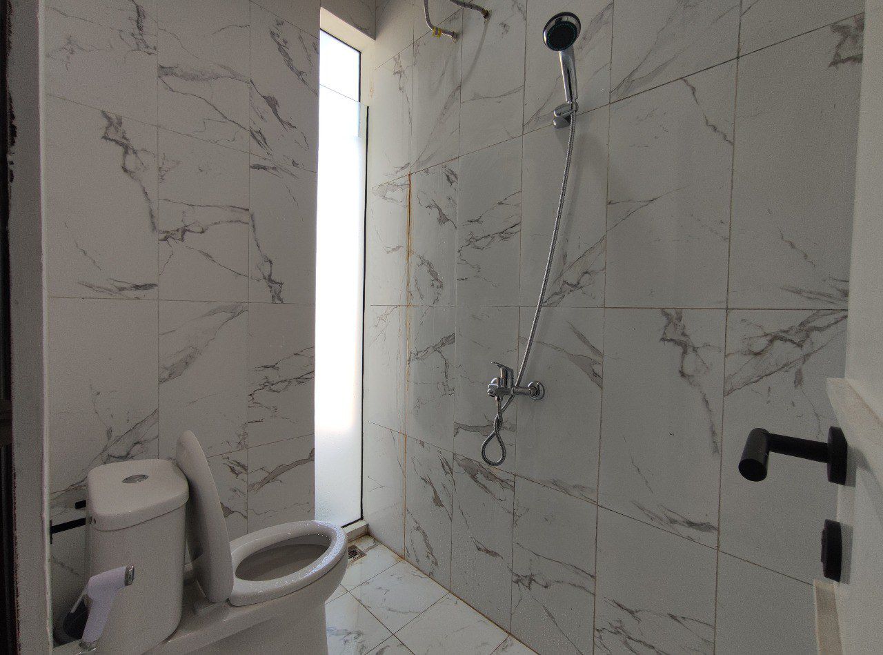 Rumah 3 Lantai dengan Rooftop di Tangerang