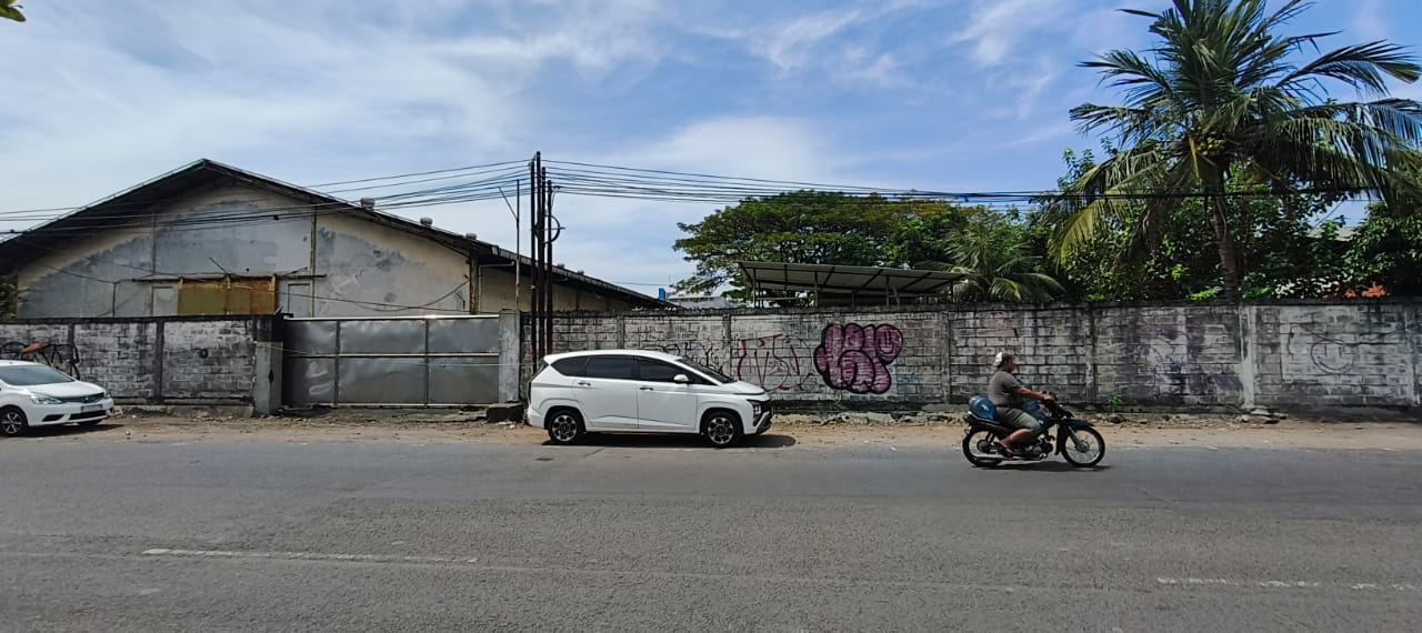 Tanah dan Gudang Raya Frontage Ahmad Yani Strategis Komersial