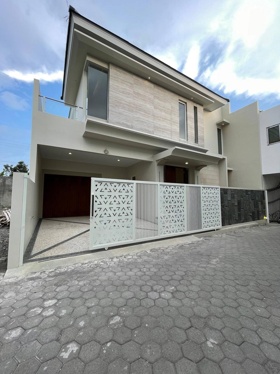 Rumah Mewah 2 Lantai dekat Ring Road Barat Yogyakarta