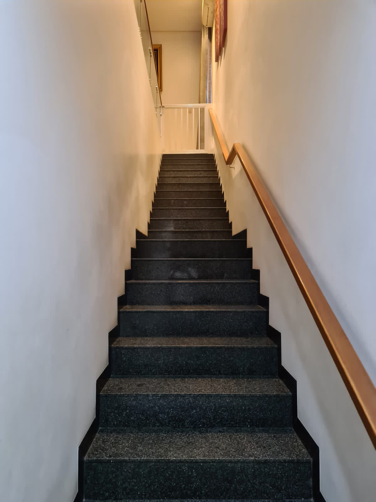 Dijual rumah cantik minimalis semi furnish di Cempaka Putih