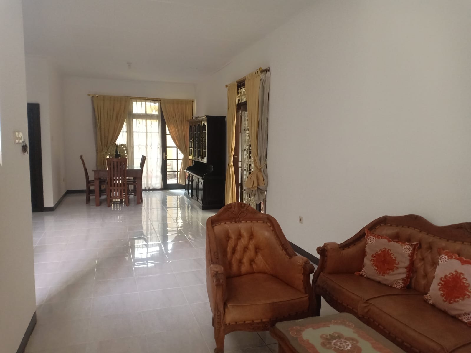 Jual rumah cantik di Cipinang Indah, Pondok Bambu, Duren Sawit